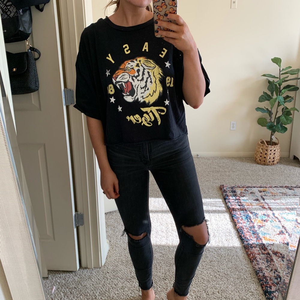 SOLD Easy tiger graphic tee - Picture 2 of 5